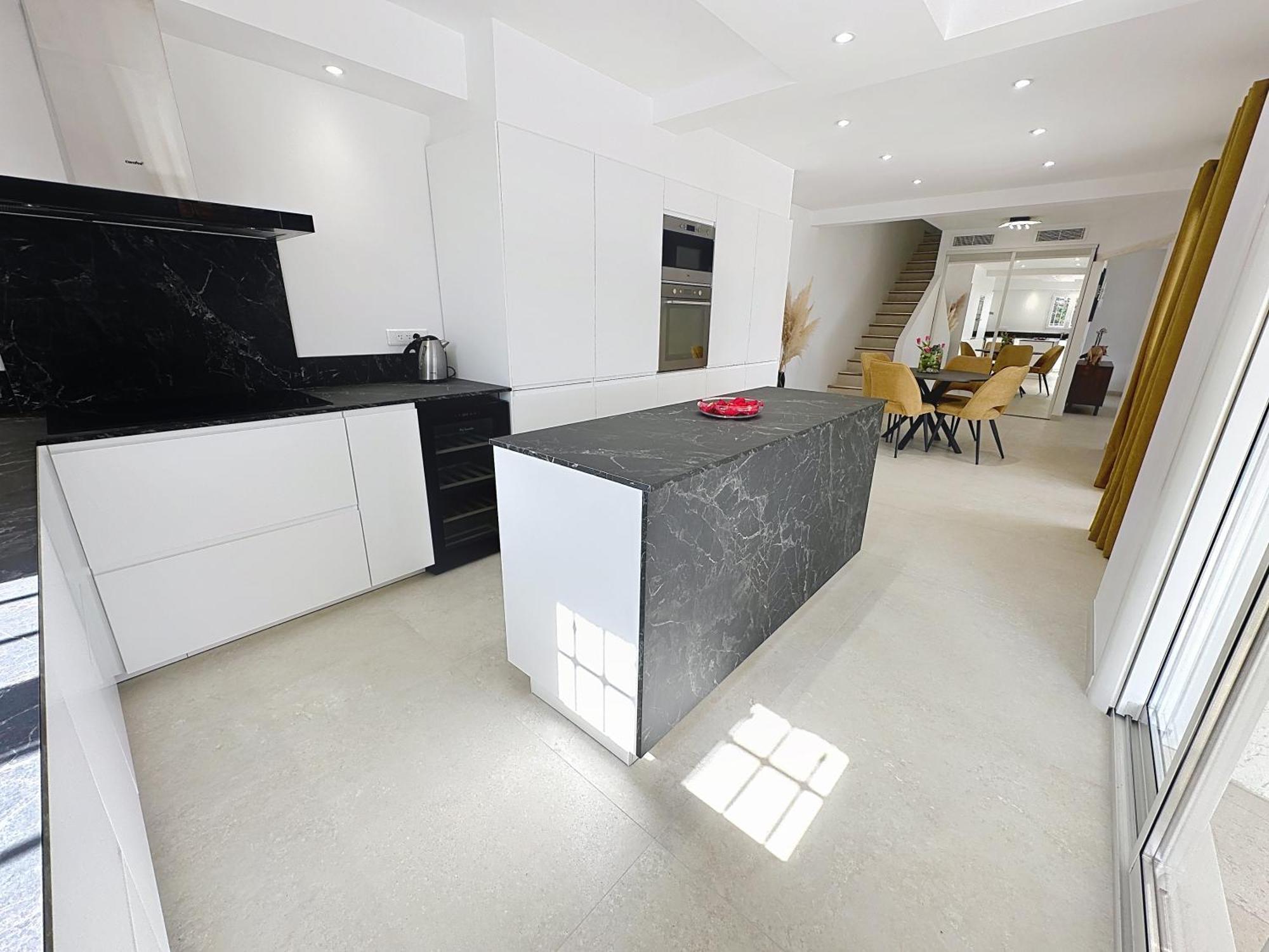 3 Bedrooms Villa Near Cannes - Pool & Jacuzzi - Sea View Mandelieu-la-Napoule Exterior photo
