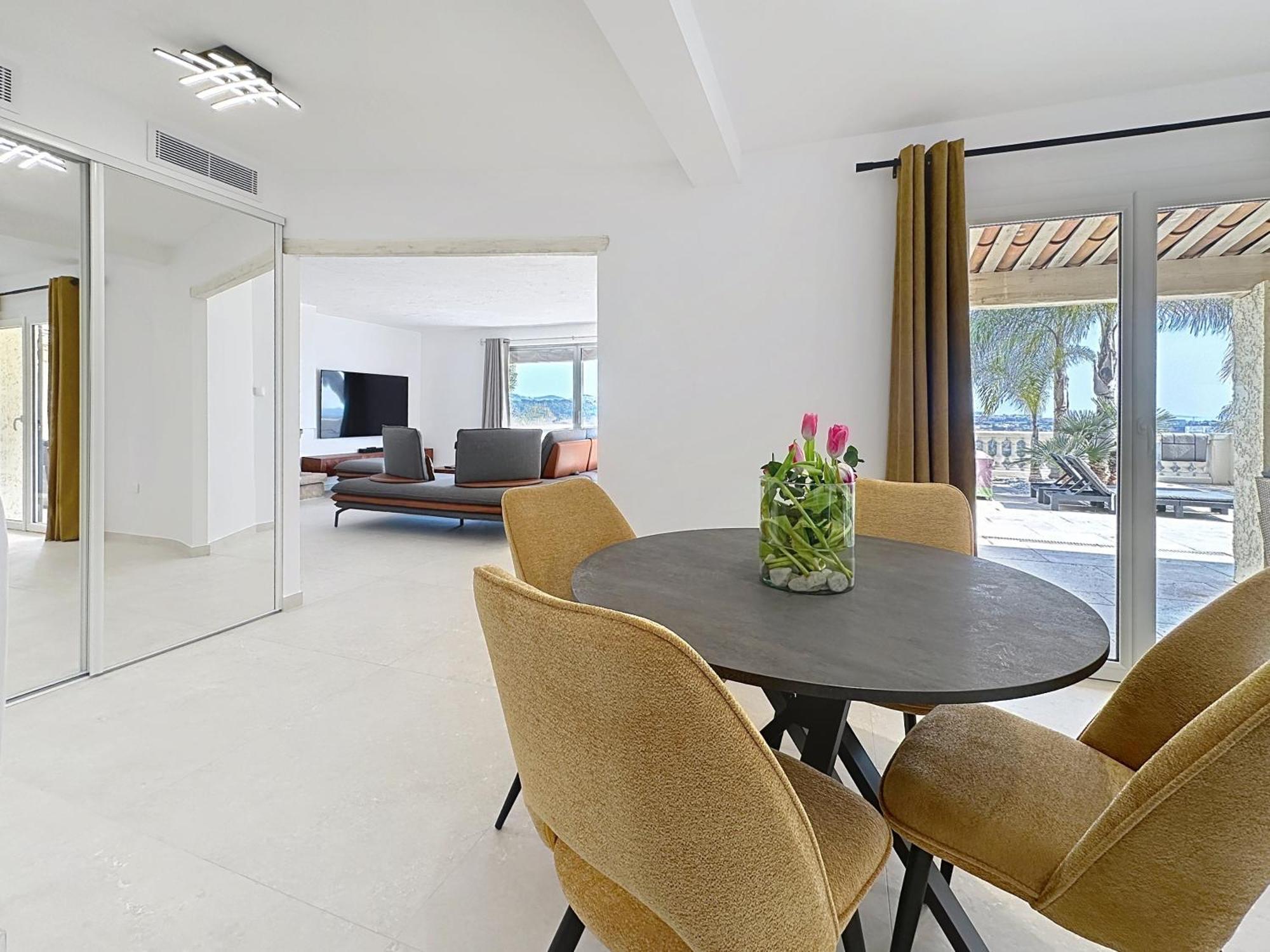 3 Bedrooms Villa Near Cannes - Pool & Jacuzzi - Sea View Mandelieu-la-Napoule Exterior photo